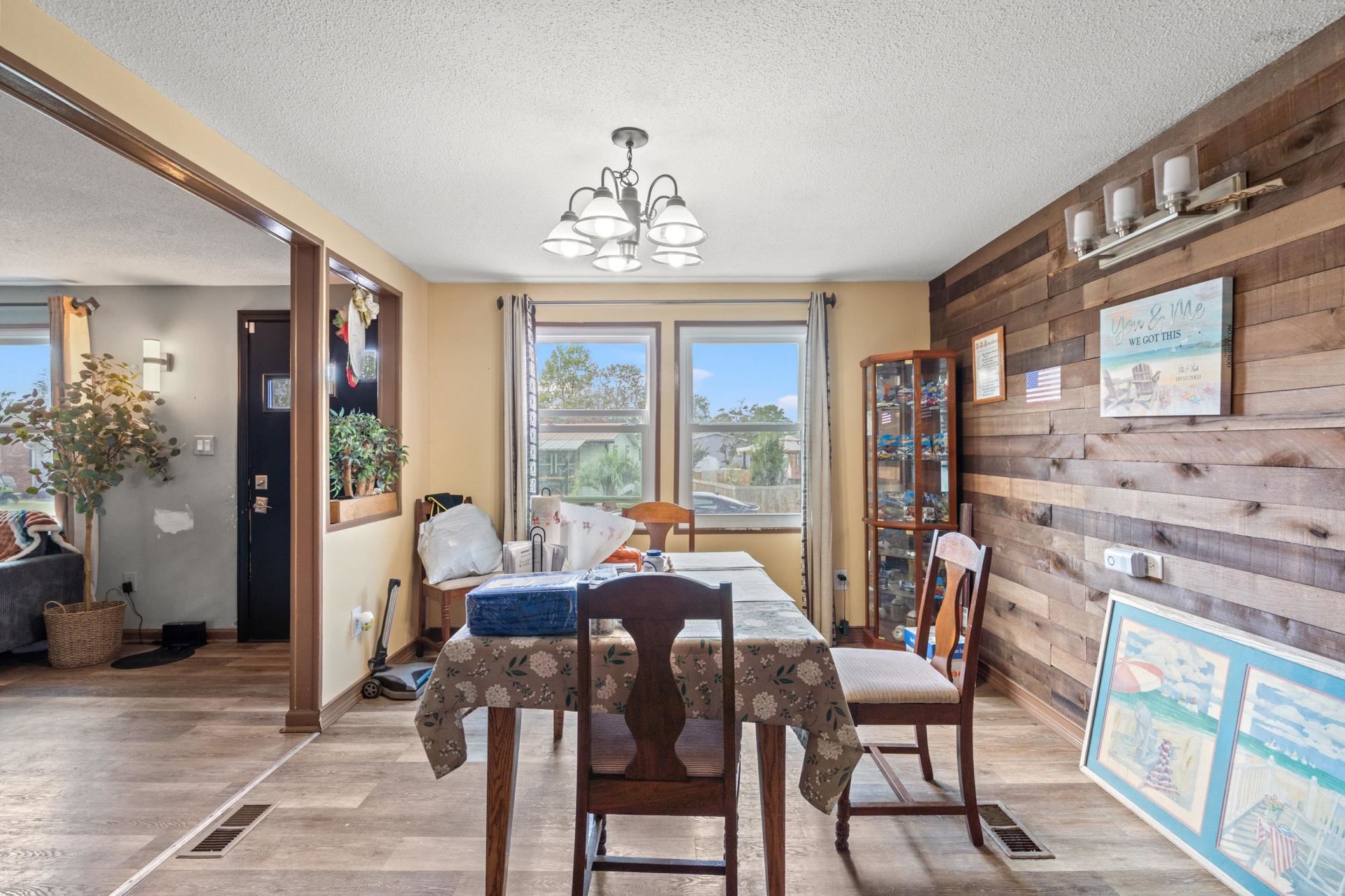 1156 Forest Dr.  Photo 4