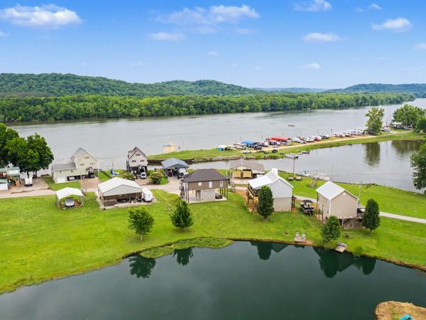 175 Ellen Ln , Decaturville, TN 38329