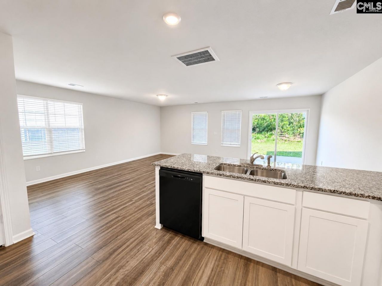129 Kings Parish Court  Photo 6