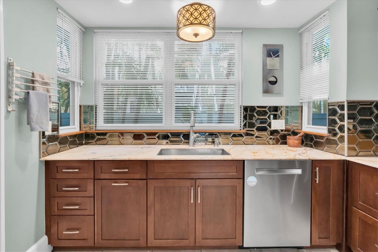 248 14th Avenue Ne, Saint Petersburg, FL 33701 Photo