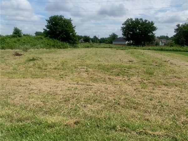 Francis Drive, Bella Vista, AR 72715