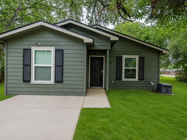 229 VIRGINIA ST, Pleasanton, TX 78064