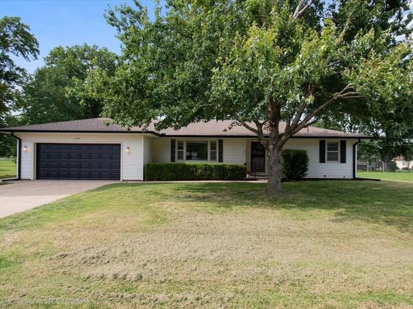 1605 E Franklin Street, Clinton, MO 64735