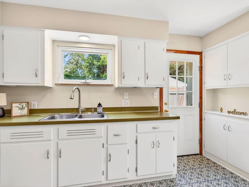 220 S Ashburton Road , Columbus, OH 43213 Photo 13