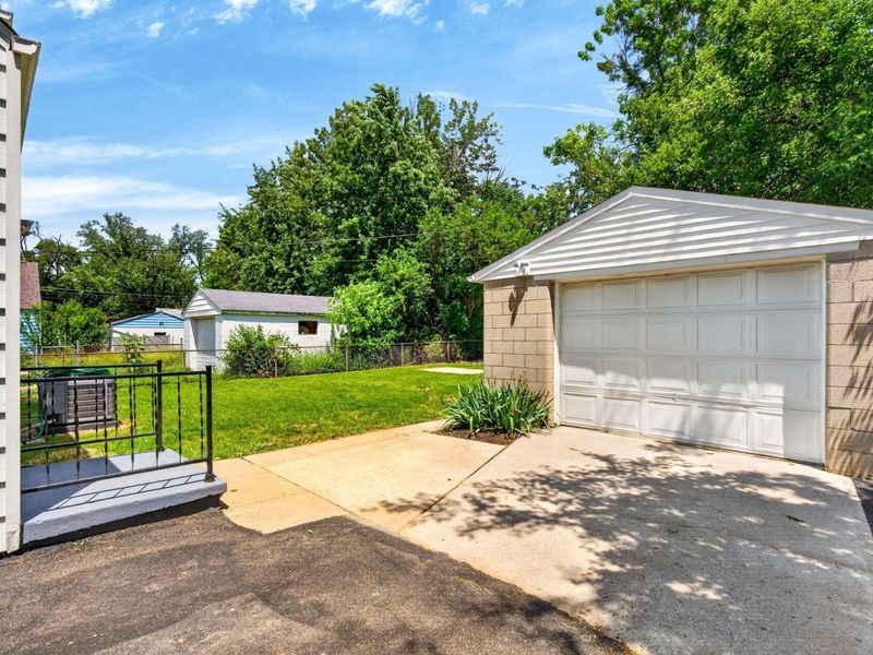220 S Ashburton Road , Columbus, OH 43213 Photo 4