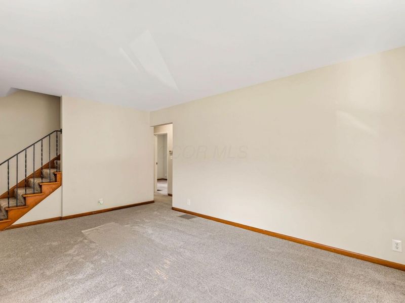 220 S Ashburton Road , Columbus, OH 43213 Photo 9