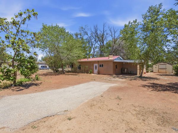 20 Entrada Martinez , Corrales, NM 87048