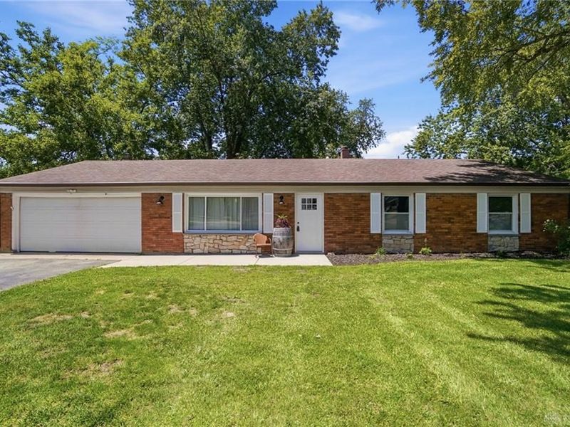 9095 N Bunnell Hill Road, Clearcreek Township, OH 45458 Photo 4