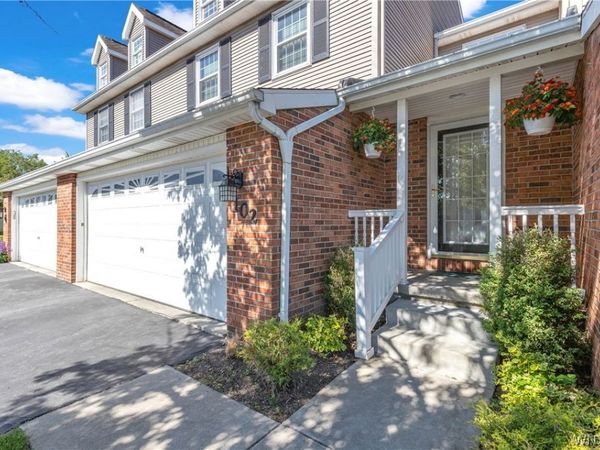 102 Forest Edge Drive , East Amherst, NY 14051