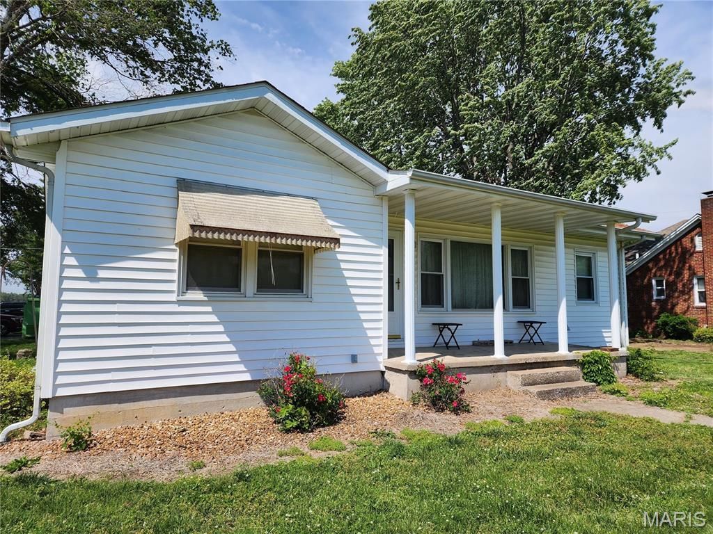 327 W Wall Street , Worden, IL 62097 Main Photo