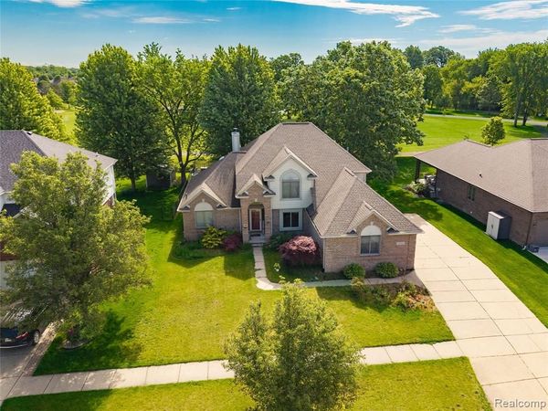 35724 Saint Clair Drive, New Baltimore, MI 48047