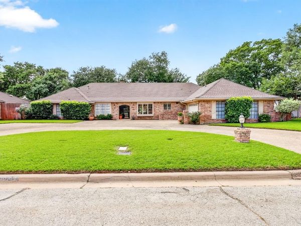 3929 Diamond Loch W, North Richland Hills, TX 76180