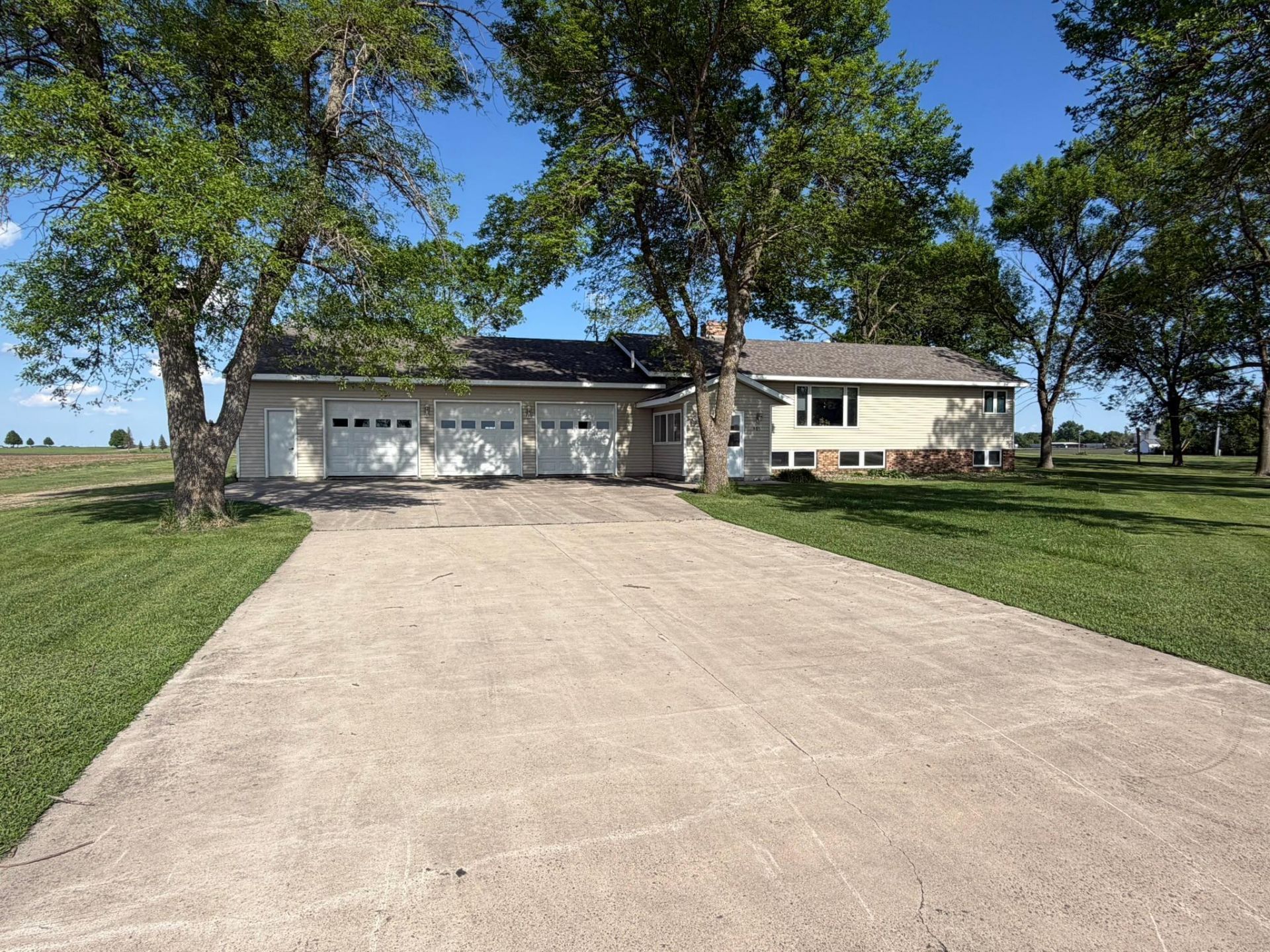 905 Main Street N, Renville, MN 56284