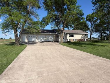905 Main Street N, Renville, MN 56284