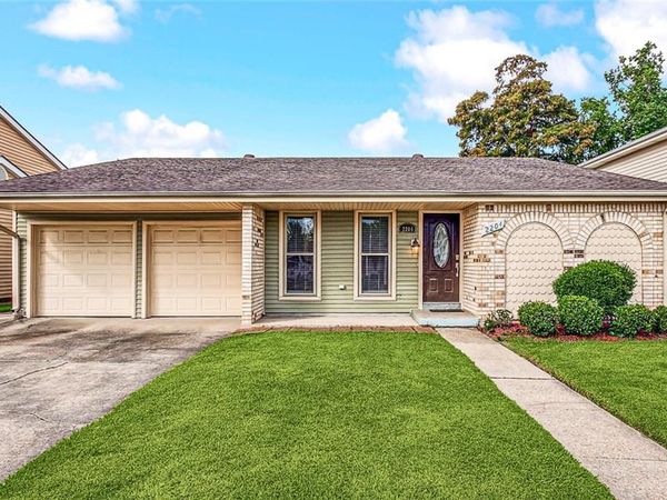 2204 DEERLICK Lane, Harvey, LA 70058