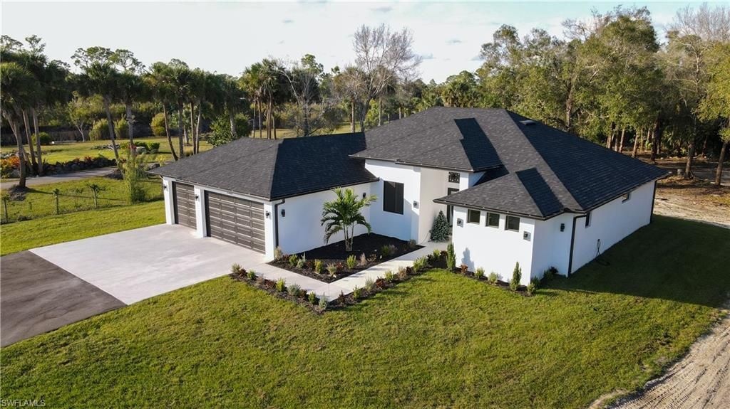2565 28th Ave Se, Naples, FL 34117 Photo