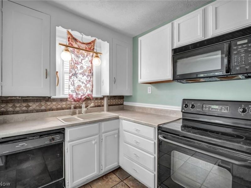 21821 Wilmore Avenue , Euclid, OH 44123 Photo 13