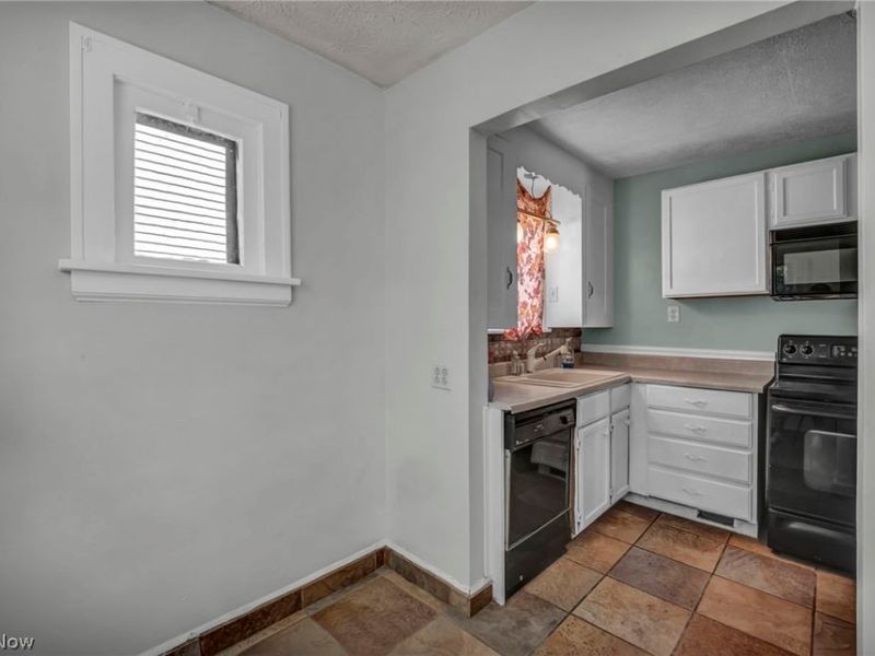 21821 Wilmore Avenue , Euclid, OH 44123 Photo 17