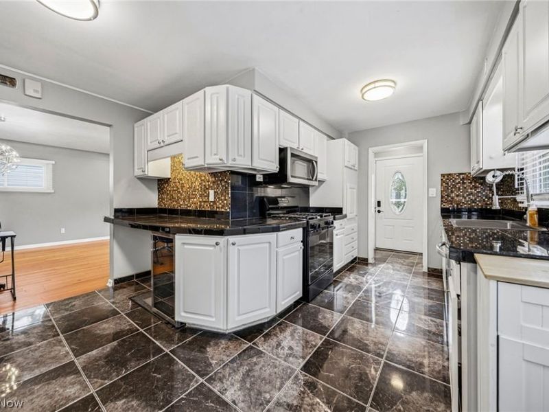 1976 Beverly Hills Drive, Richmond Heights, OH 44143 Photo 6