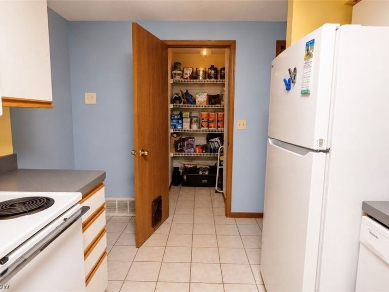 6215 Hidden Creek Drive, Unit 316, Lorain, OH 44053 Photo 12