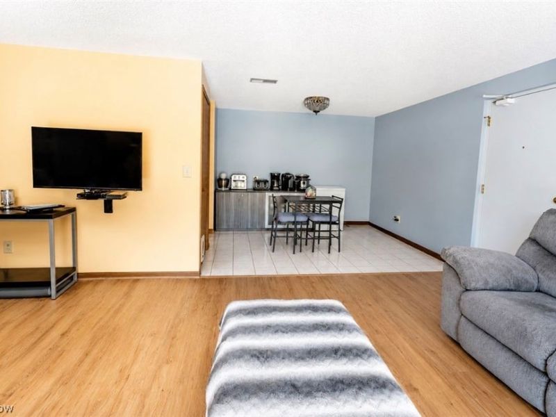 6215 Hidden Creek Drive, Unit 316, Lorain, OH 44053 Photo 5