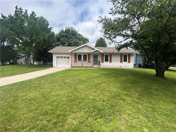 500 N Harding Street, Oak Grove, MO 64075