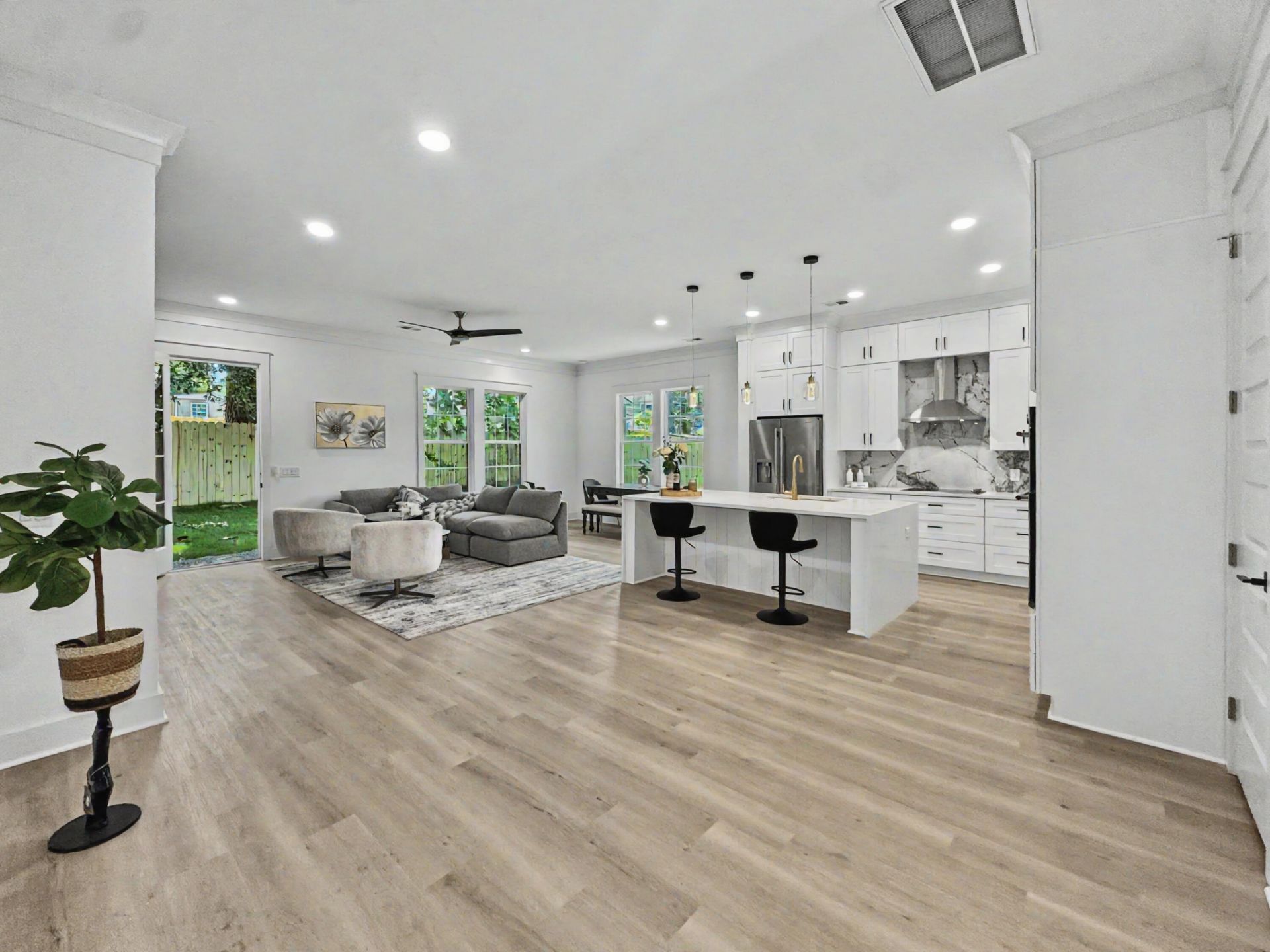 196 Challedon Drive Photo 15
