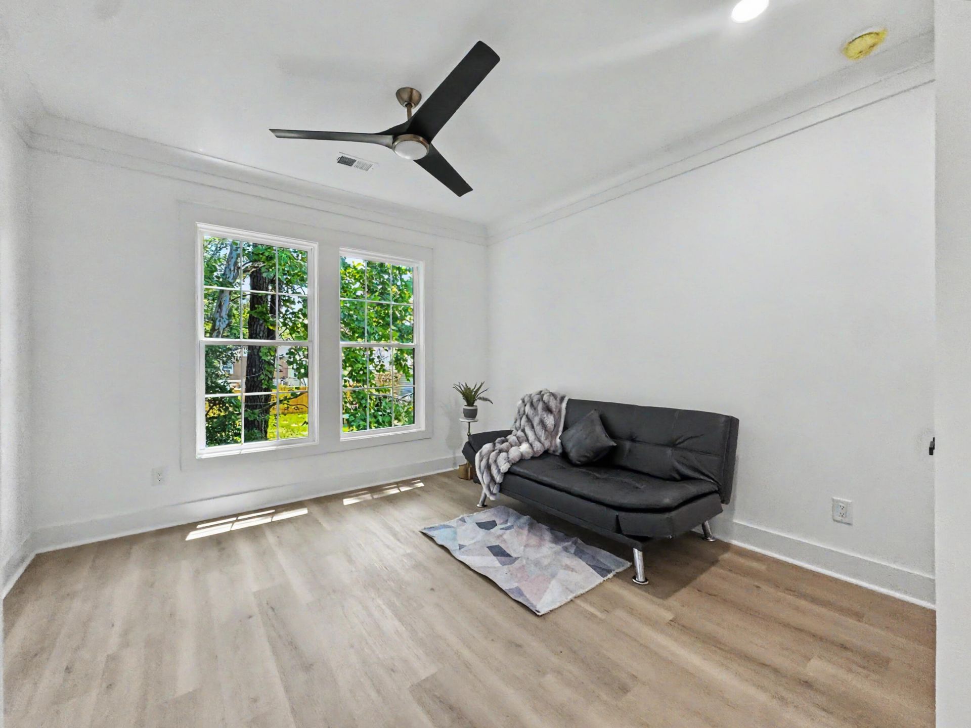 196 Challedon Drive Photo 36