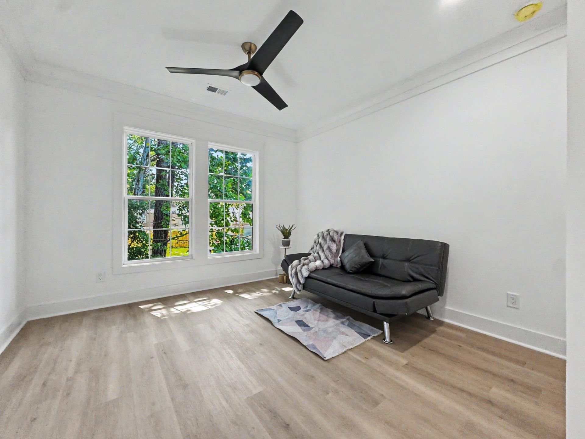 196 Challedon Drive Photo 38