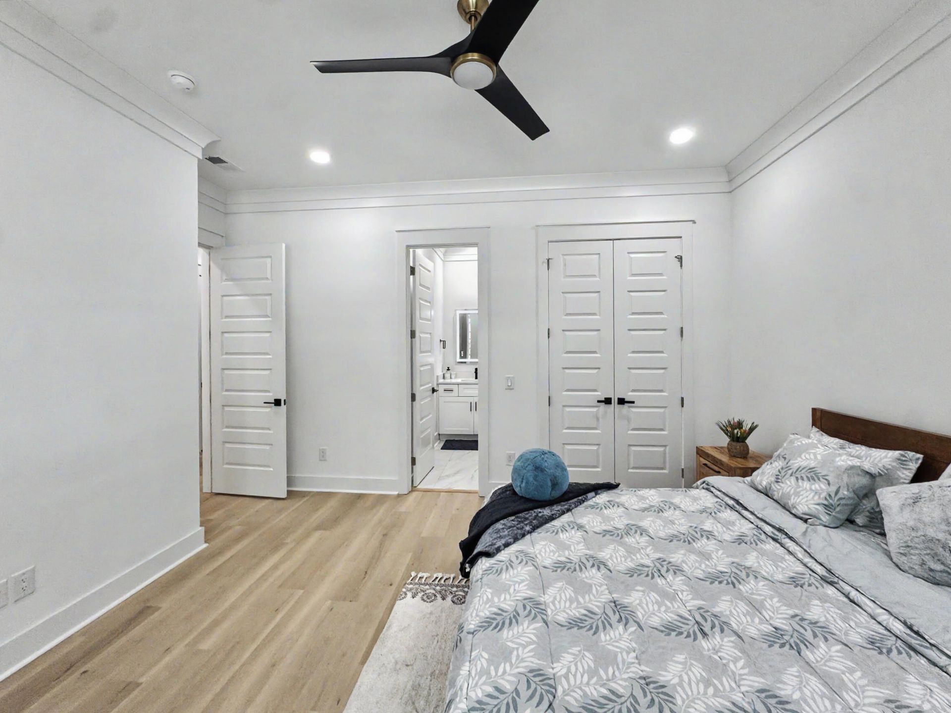 196 Challedon Drive Photo 44