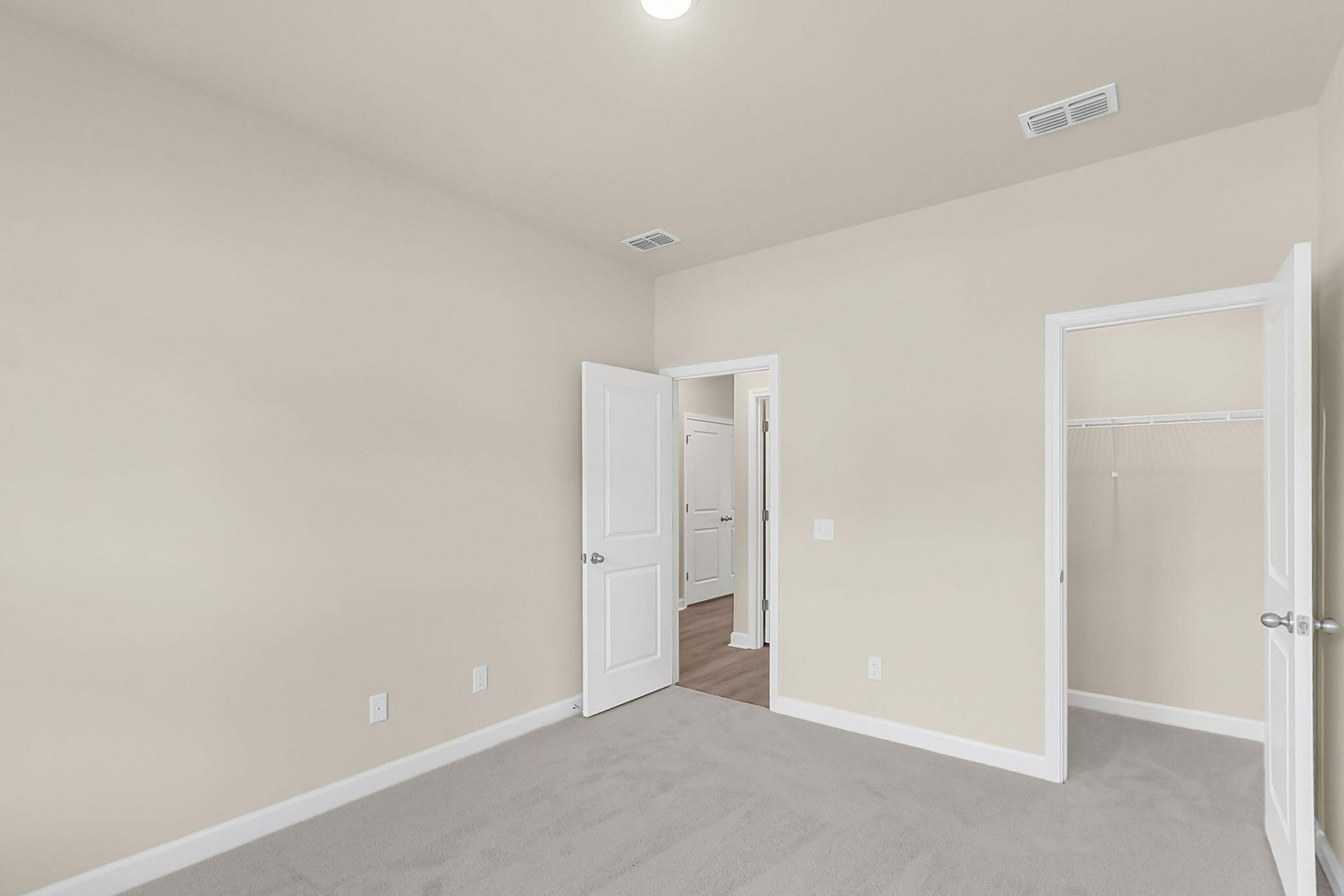 5085 Blackberry Lane Photo 15