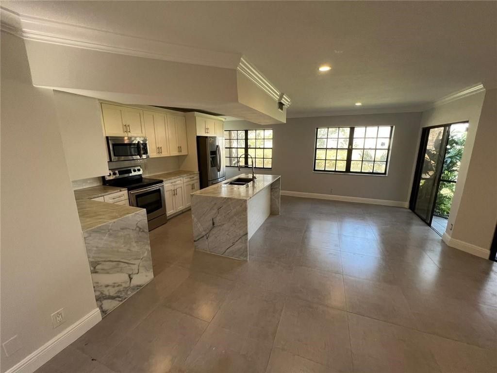 9015 W Sunrise Boulevard, Plantation, FL 33322 Photo