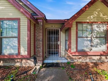 10464 Woodleaf Drive, Dallas, TX 75227