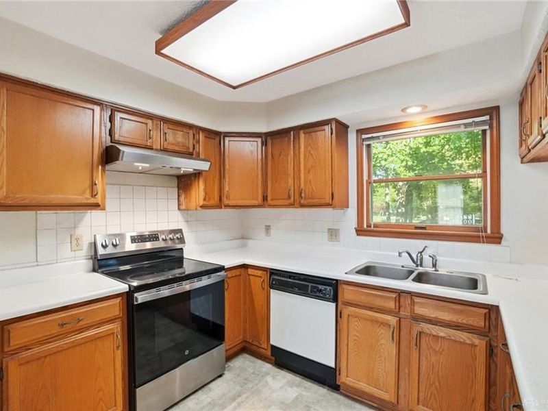 731 Farmbrook Drive, Beavercreek, OH 45430 Photo 10