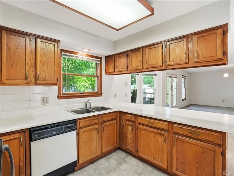 731 Farmbrook Drive, Beavercreek, OH 45430 Photo 11