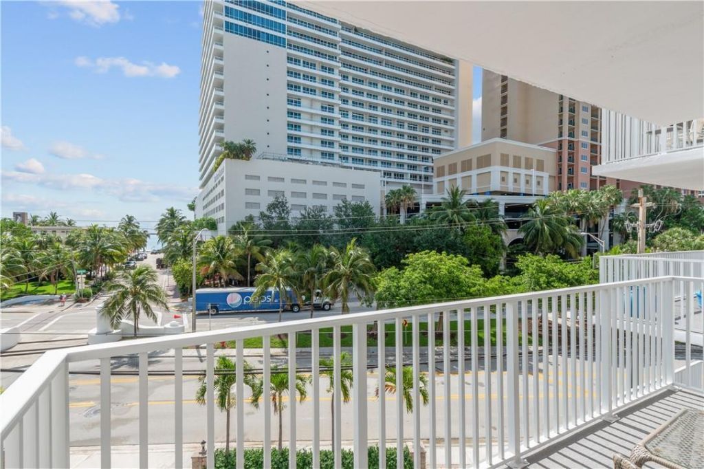 95 N Birch Road, Unit 405, Fort Lauderdale, FL 33304 Photo