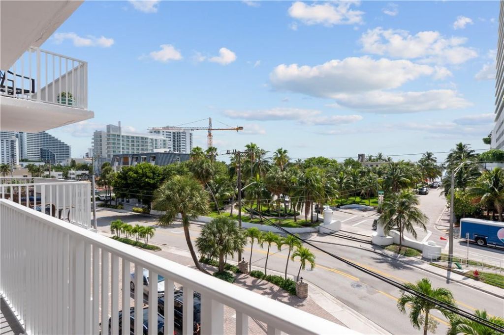 95 N Birch Road, Unit 405, Fort Lauderdale, FL 33304 Photo