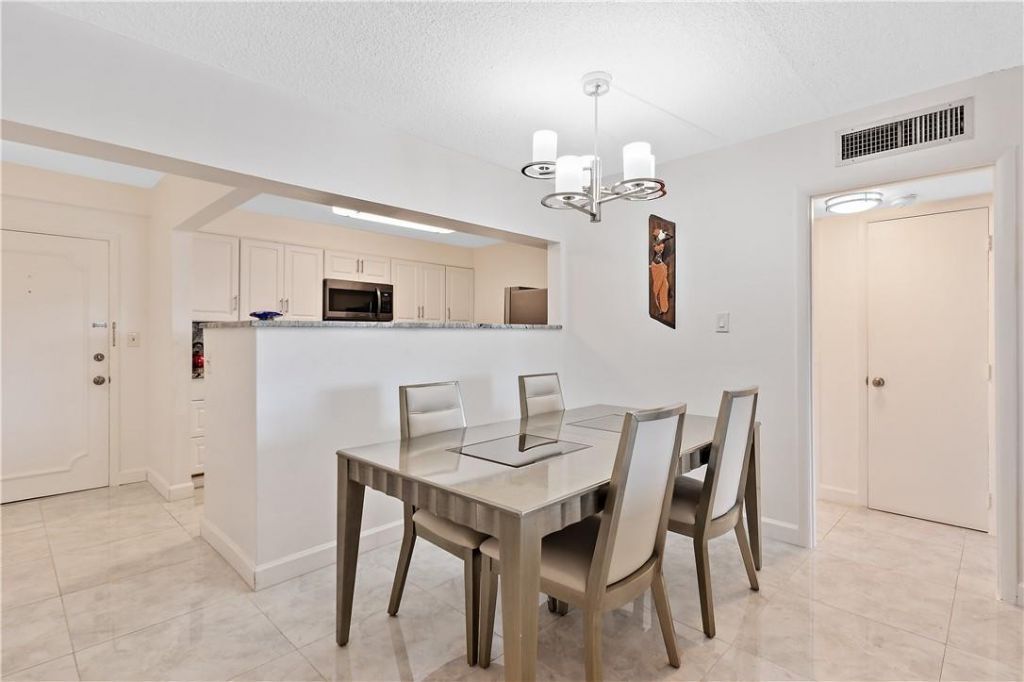 95 N Birch Road, Unit 405, Fort Lauderdale, FL 33304 Photo