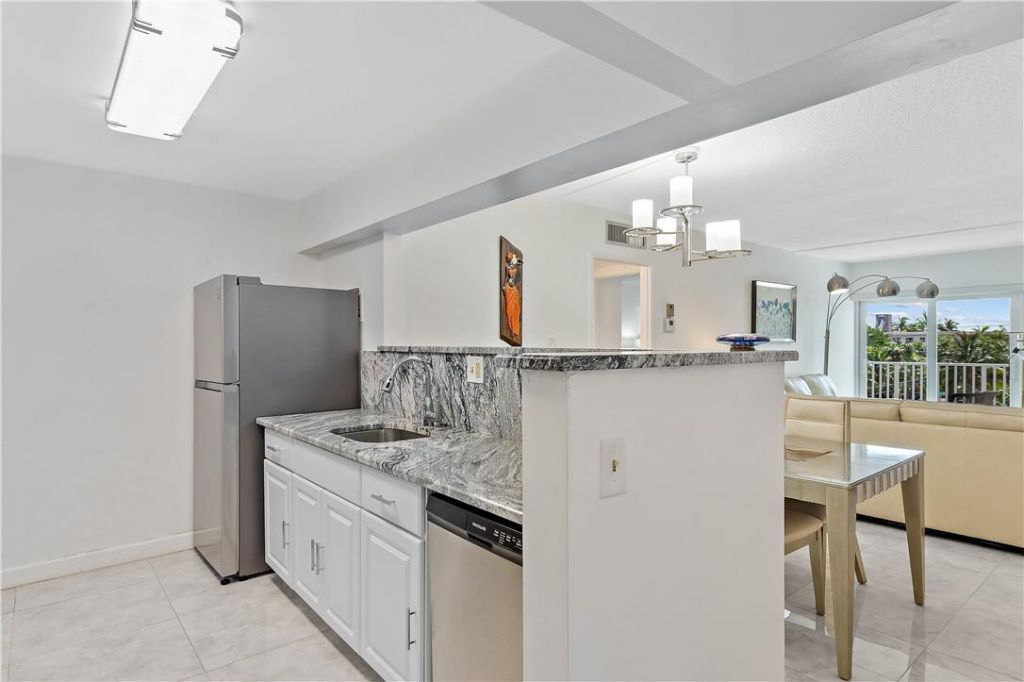 95 N Birch Road, Unit 405, Fort Lauderdale, FL 33304 Photo