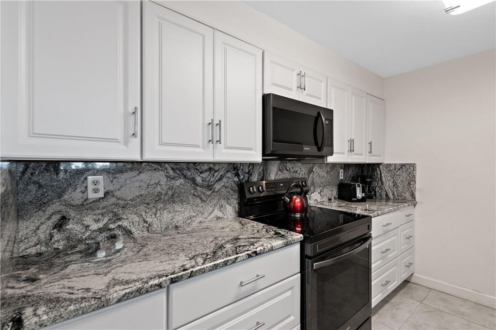 95 N Birch Road, Unit 405, Fort Lauderdale, FL 33304 Photo