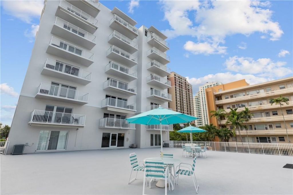 95 N Birch Road, Unit 405, Fort Lauderdale, FL 33304 Photo