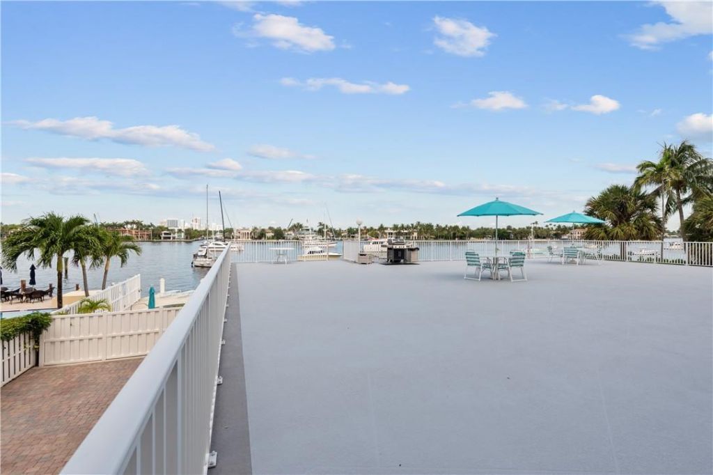 95 N Birch Road, Unit 405, Fort Lauderdale, FL 33304 Photo