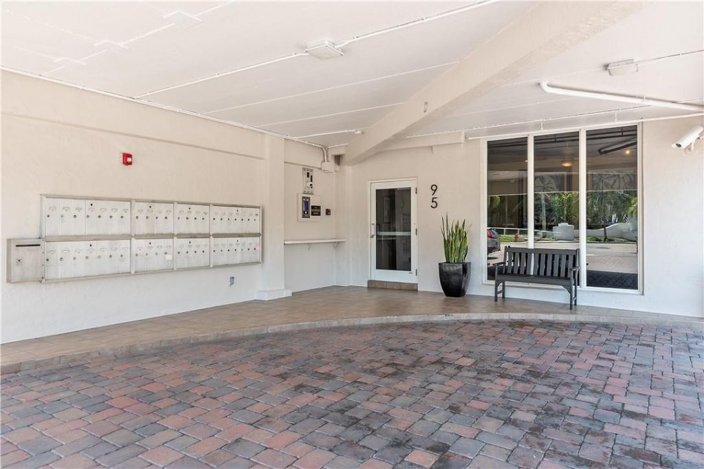 95 N Birch Road, Unit 405, Fort Lauderdale, FL 33304 Photo