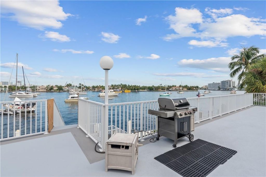 95 N Birch Road, Unit 405, Fort Lauderdale, FL 33304 Photo