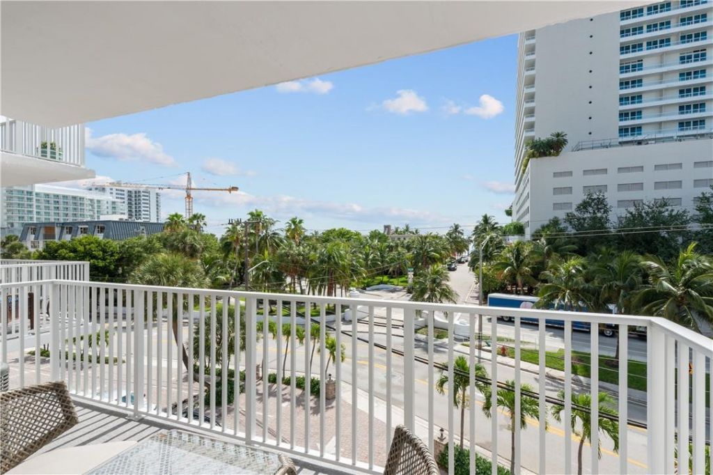 95 N Birch Road, Unit 405, Fort Lauderdale, FL 33304 Photo