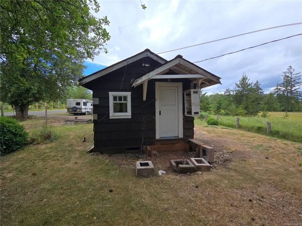 1055 Station Rd, Coombs, BC V0R 1M0