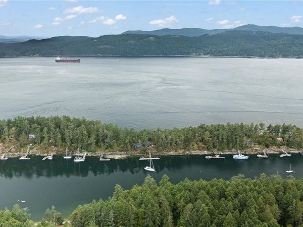 14 Secret Island, Prevost Island, BC V8K 1X4