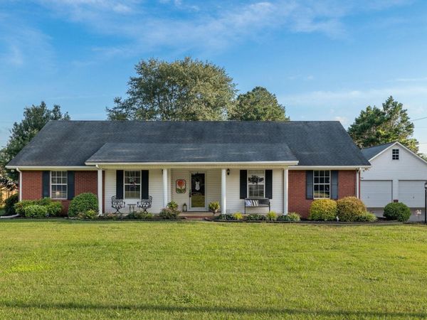 690 Cedar Hill Ln, Tuscumbia, AL 35674