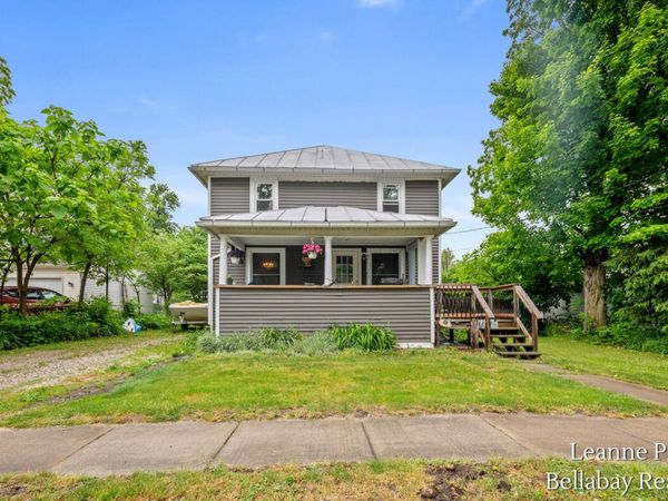 727 E Clinton Street, Hastings, MI 49058