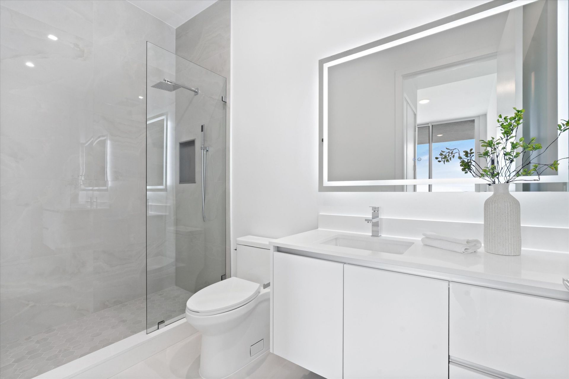 220 Lake Shore Drive, Unit 2305, Lake Park, FL 33403 Photo